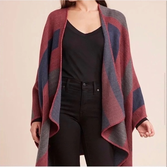 **SOLD** BNWOT Dakota shawl blanket wrap - OS - Picture 2 of 12